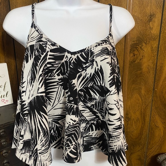 Decree Flowy crop tank top - Picture 4 of 6